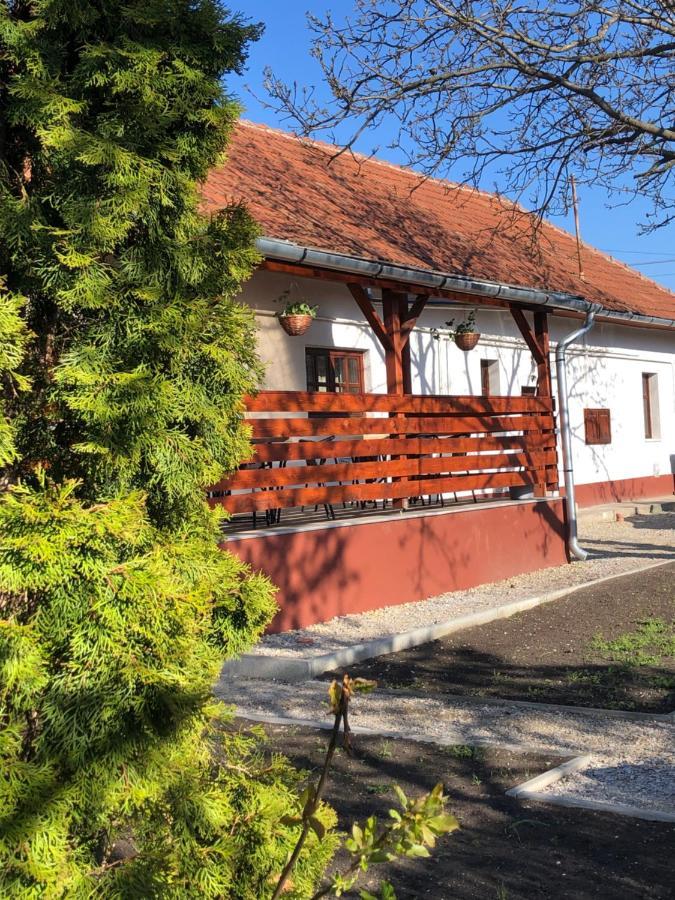 Mormota Vendeghaz Apartment Mezőkövesd Екстериор снимка